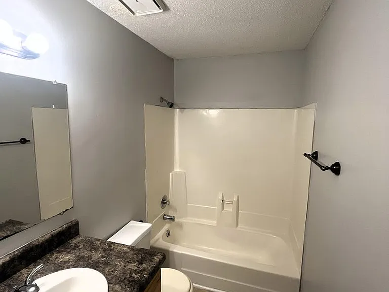 2710 Lantern Walk SE #B — Photo 8