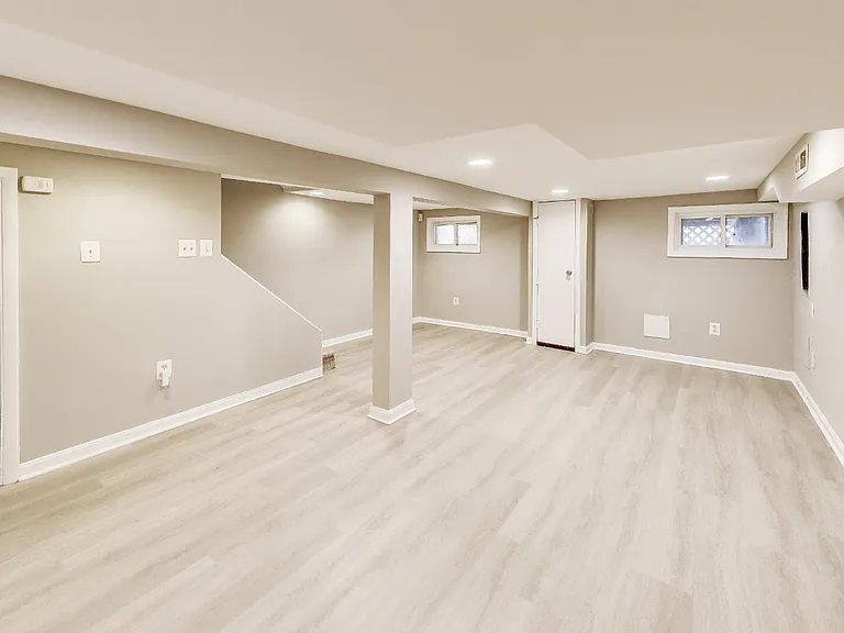 1917 Lincoln Rd NE — Photo 18