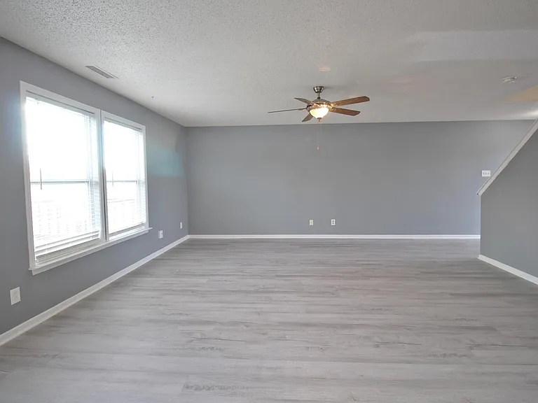 945 Shenandoah Way — Photo 11