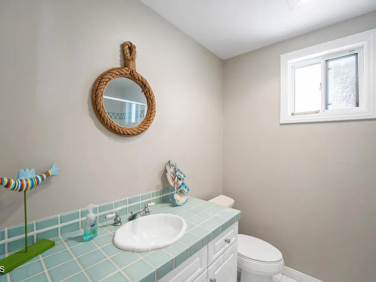305 Ocean Dr — Photo 33