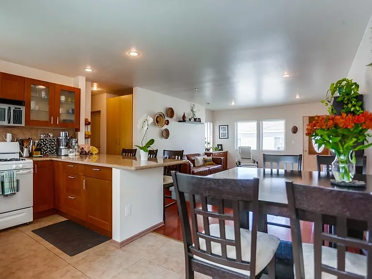 1063 Loring St — Photo 7