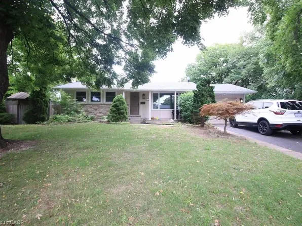 4 Hudson Dr, Saint Catharines, ON L2M 2J3