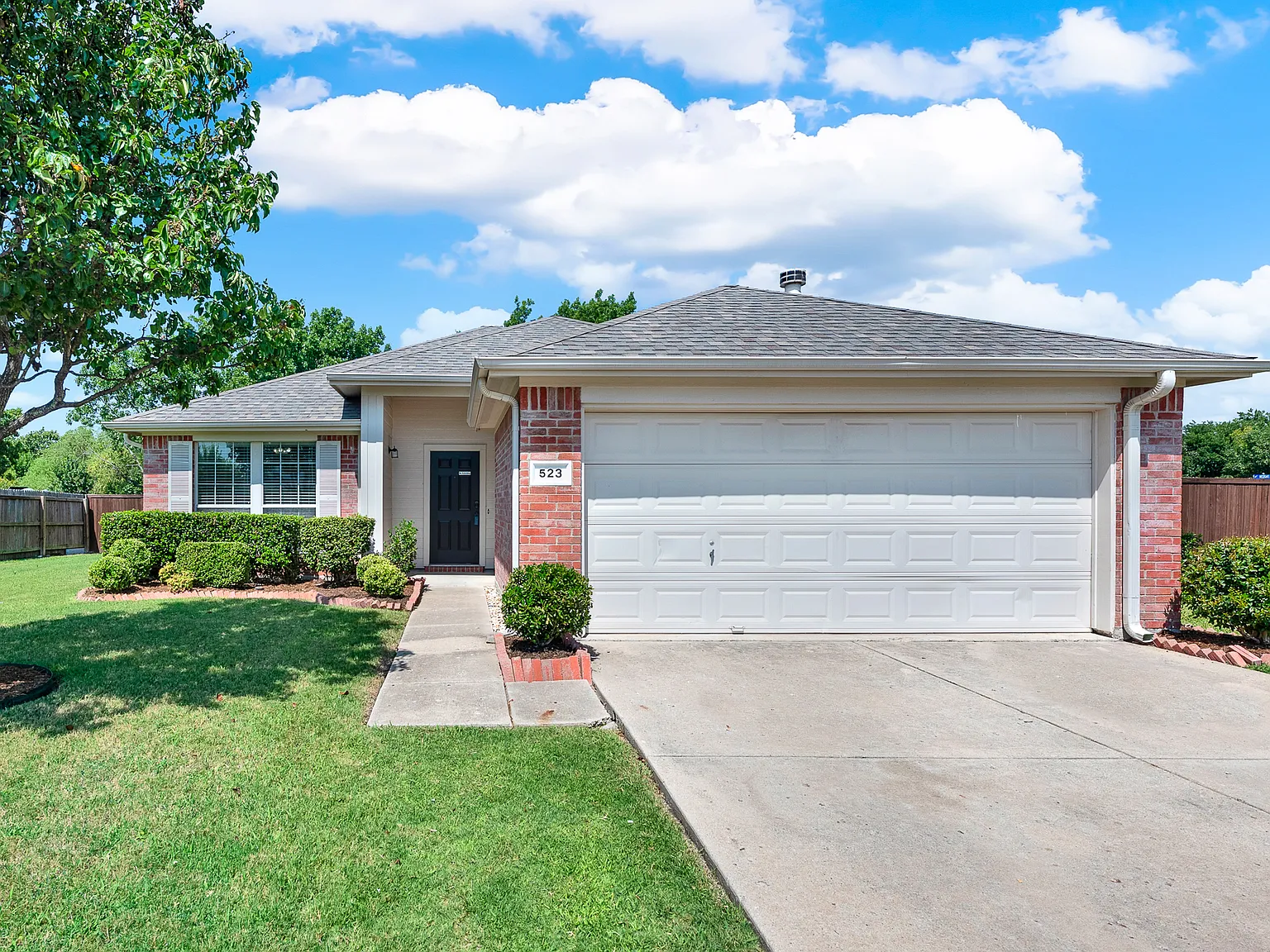 3 bed, 1268 sqft, $2,295 — Photo 1