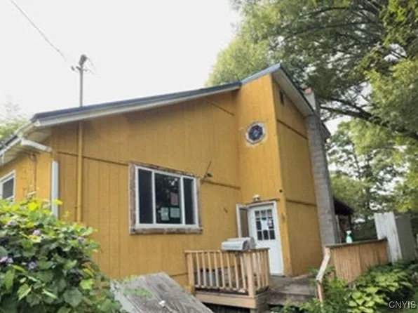 68 Hopkins St, Mount Morris, NY 14510