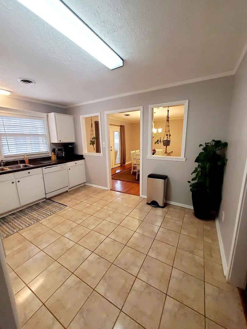 Desireable Home in Surfside Beach just blocks from the ocean — Photo 4