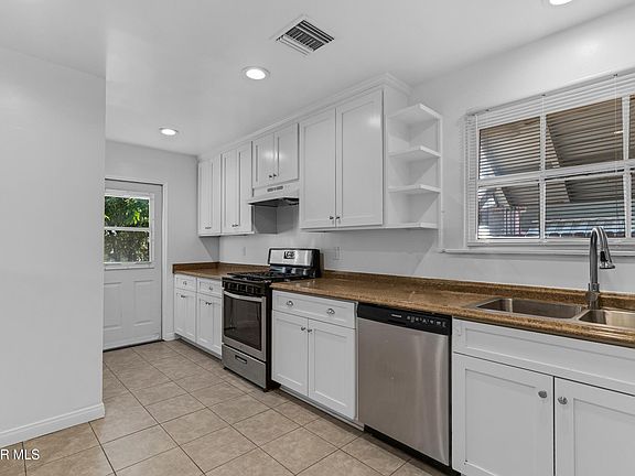 3rd image of 16856 Rinaldi St
