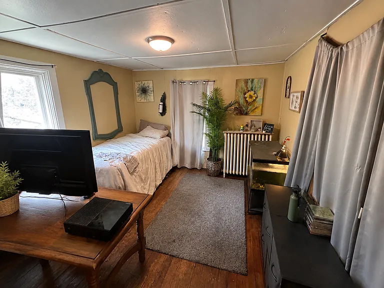 302 E Walnut St #B — Photo 4