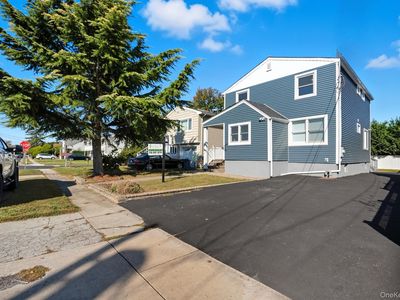 45 Venetian Prom, Lindenhurst, NY, 11757
