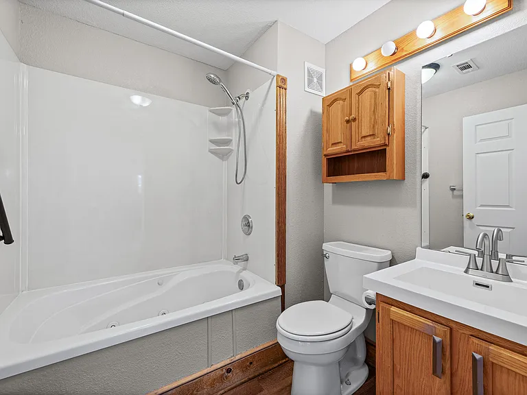 11205 N McGee St #11205 — Photo 1