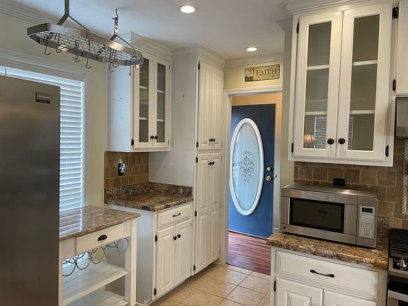 3rd image of 102 Strodes Creek Cir