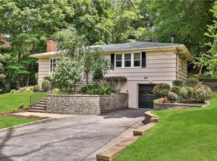 26 Whippoorwill Rd E, Armonk, NY 10504