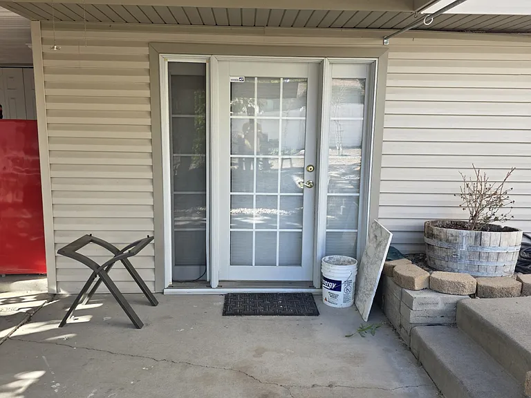 223 Country Club Dr — Photo 2