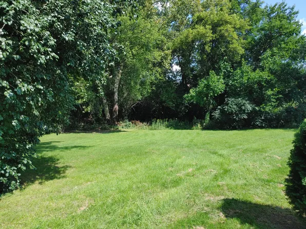 19 Eisenhower Ct, Twin Lakes, WI 53181