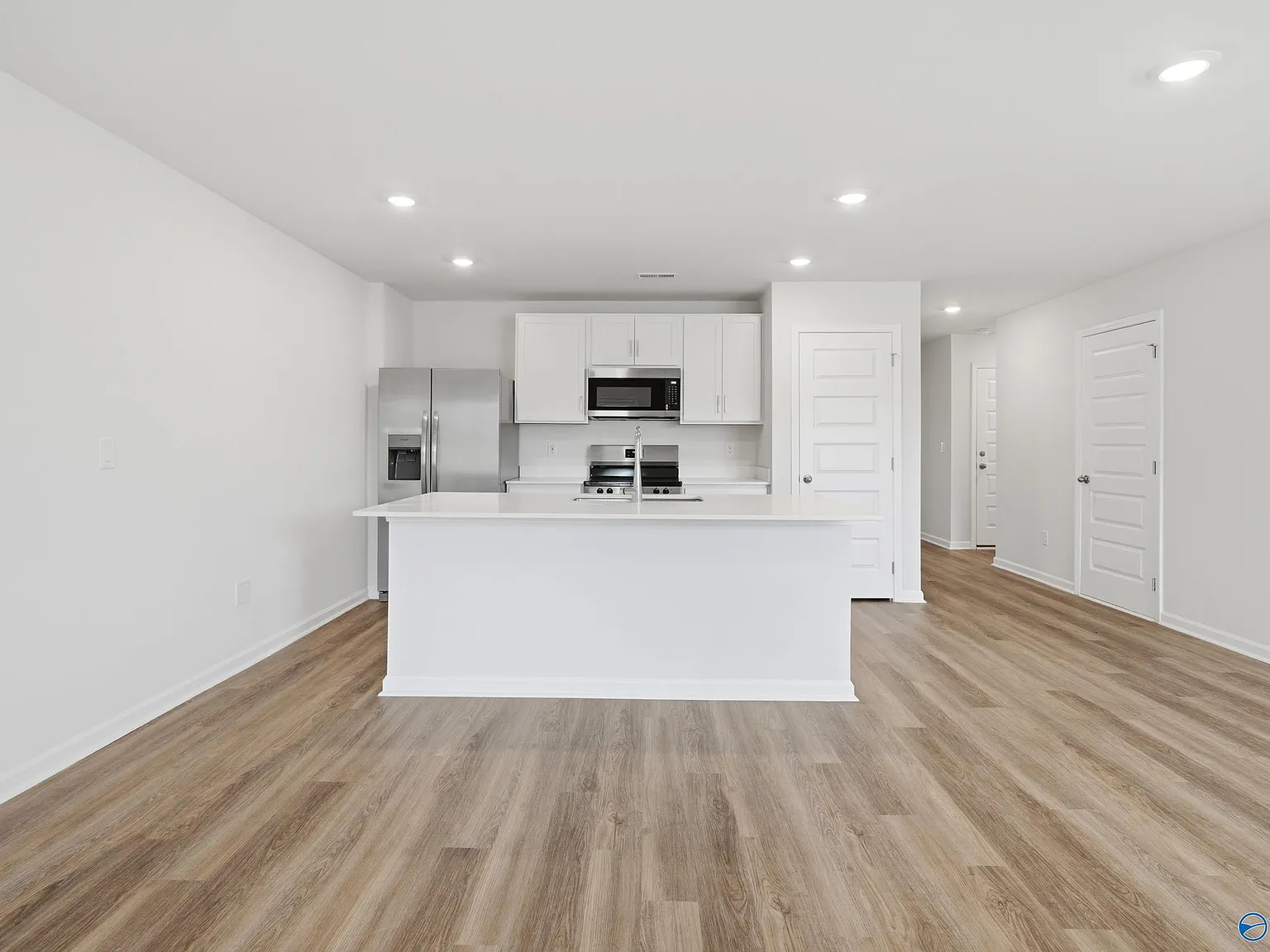 4 bed, 2.0 bath, 1558 sqft, $1,800 — Photo 3