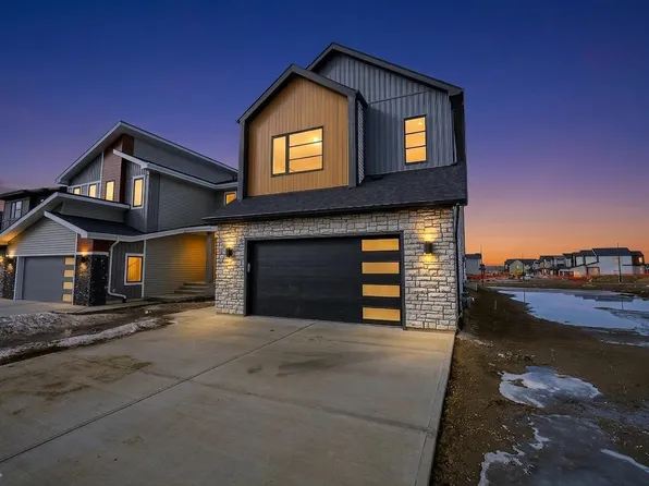 7087 Kiviaq Cres, Edmonton, AB T6W 5N7