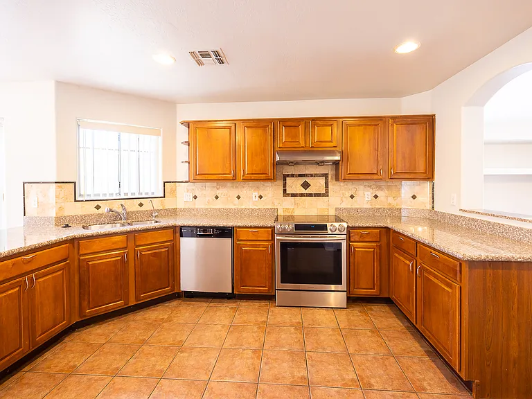 9233 W Mackenzie Dr — Photo 10