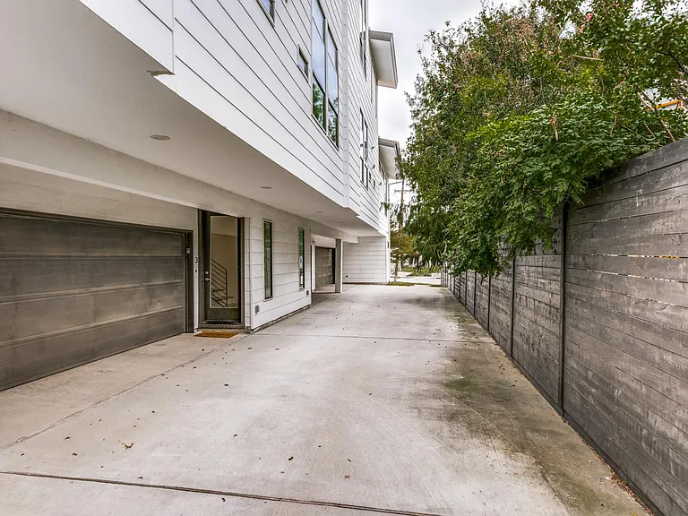1839 Summit Ave #3 — Photo 2