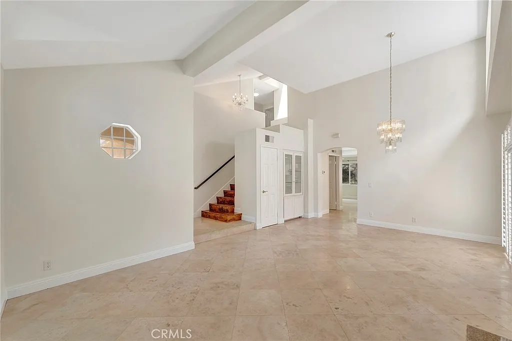 4 bed, 2027 sqft, $5,300 — Photo 4