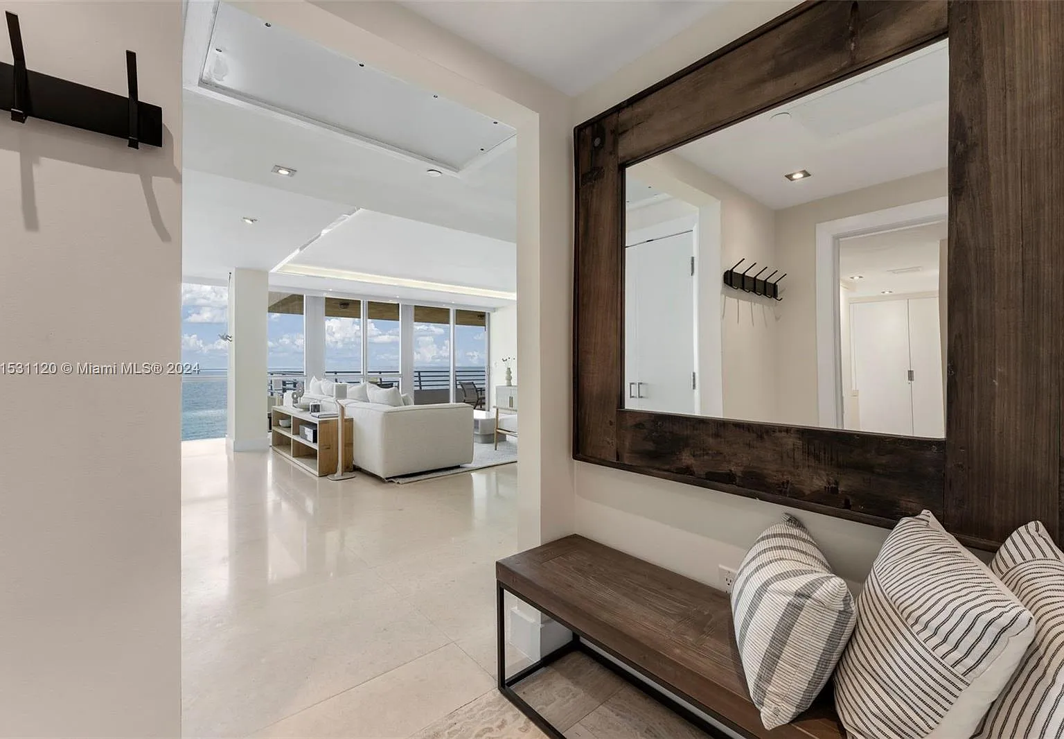 Bentley Beach Condo — Photo 4