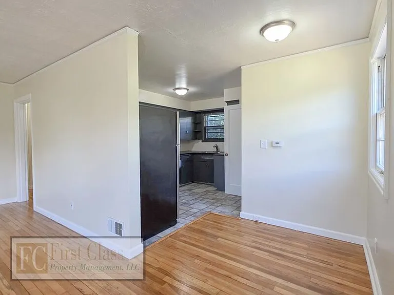 5725 N Montana Ave — Photo 5