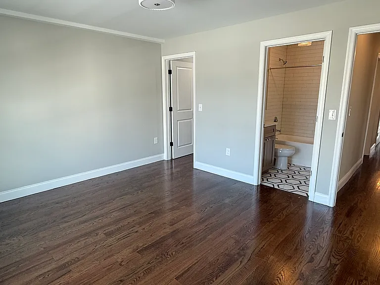 158-160 Oliver St #2 — Photo 9