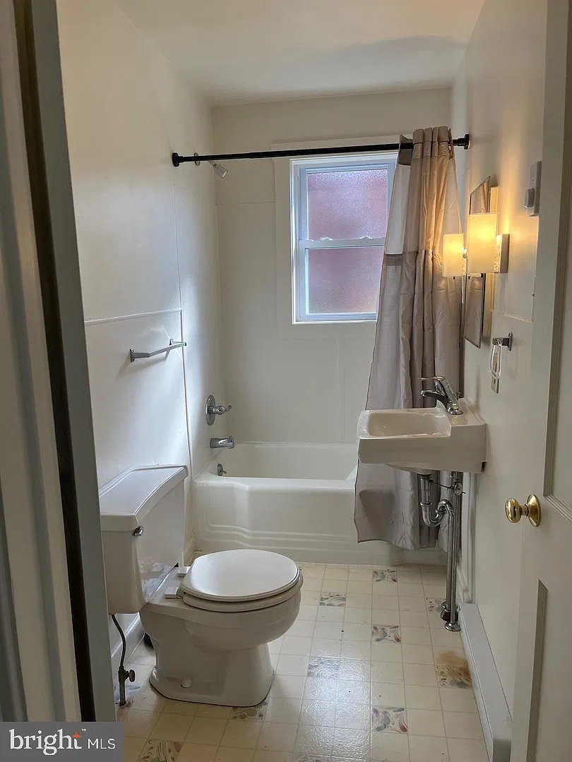 Studio, 1.0 bath, $925 — Photo 4