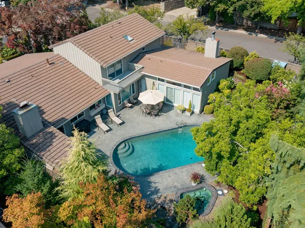 11330 SW Lynnvale Dr, Portland, OR 97225