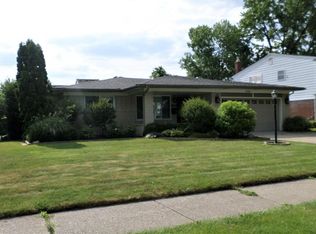 33181 Sherwood Forest Dr, Sterling Heights, MI 48310