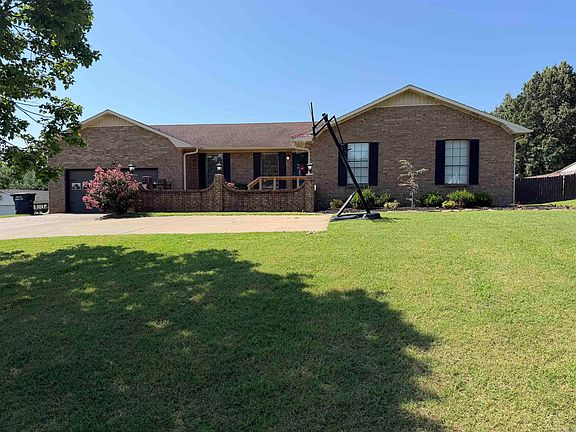 2nd image of 1824 Magnolia Dr