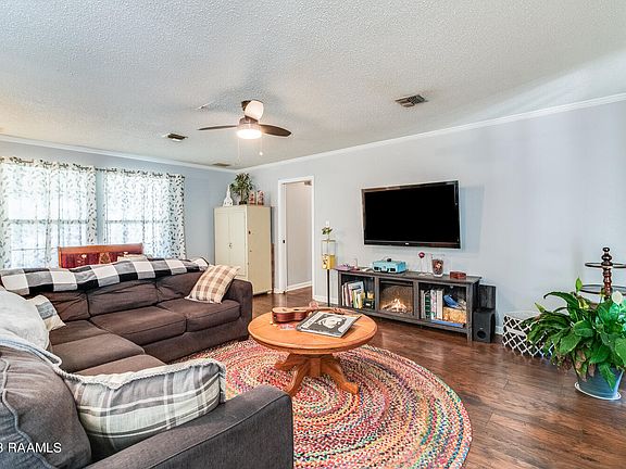 5th image of 601 Huval Dr