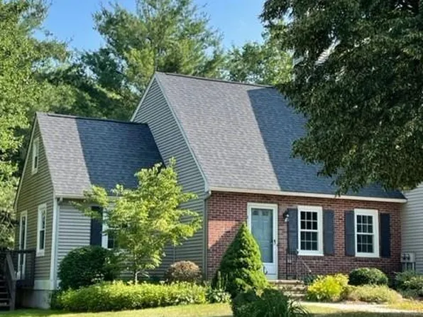 10 Braintree Court #10, Suffield, CT 06078