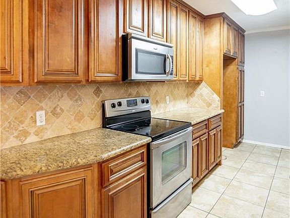 2nd image of 113 Sussex Dell Dr