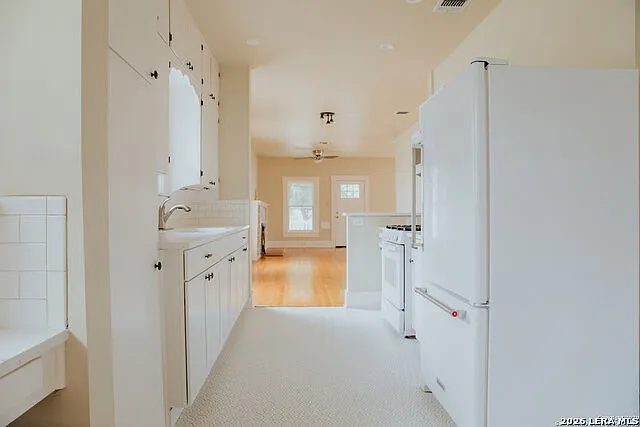 412 E Myrtle St — Photo 5