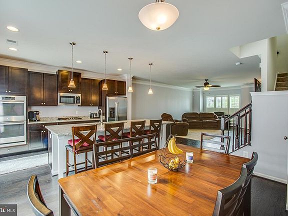 5th image of 104 Apricot St