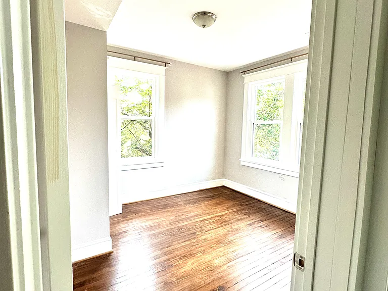 208 W 29th St — Photo 12