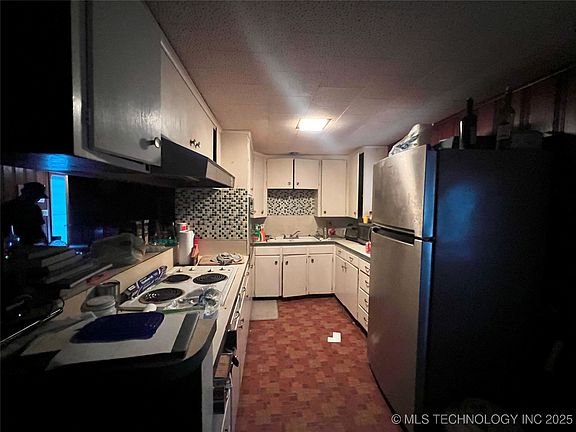 3rd image of 168 Yorktown Dr