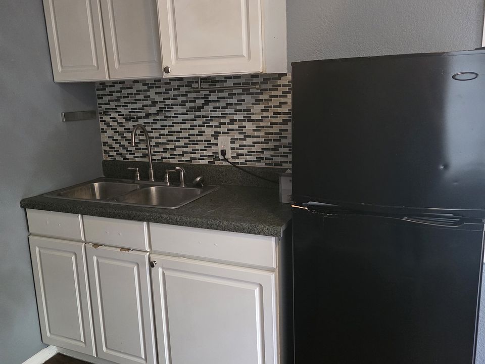 1st image of 712 Anderson Ave #2