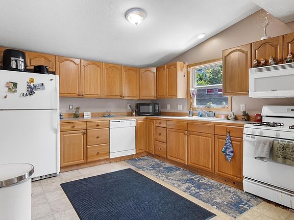 3rd image of 3862 Brook Dr