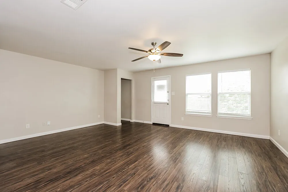 4 bed, 2.0 bath, 2105 sqft, $2,495 — Photo 4