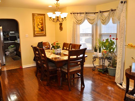 3rd image of 33 Edison Ct