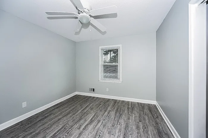 21 Newport Dr — Photo 8