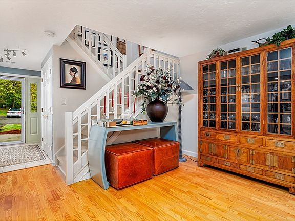 4th image of 610 Ridgefield Cir #D