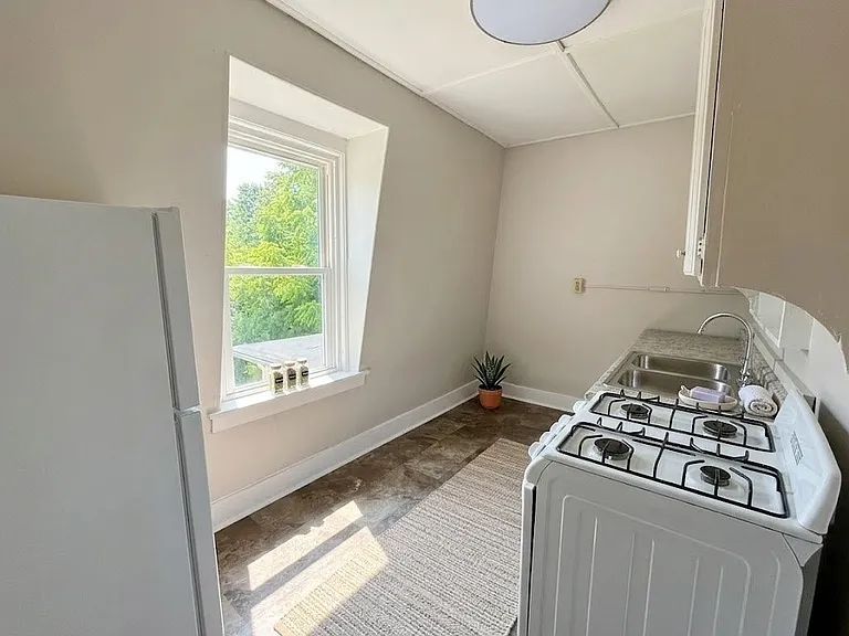 117 Bridge St #3 — Photo 5