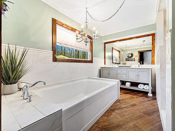 Main primary bathroom 