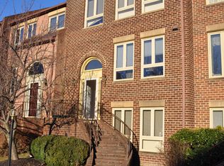 10129 Turnberry Pl, Oakton, VA 22124