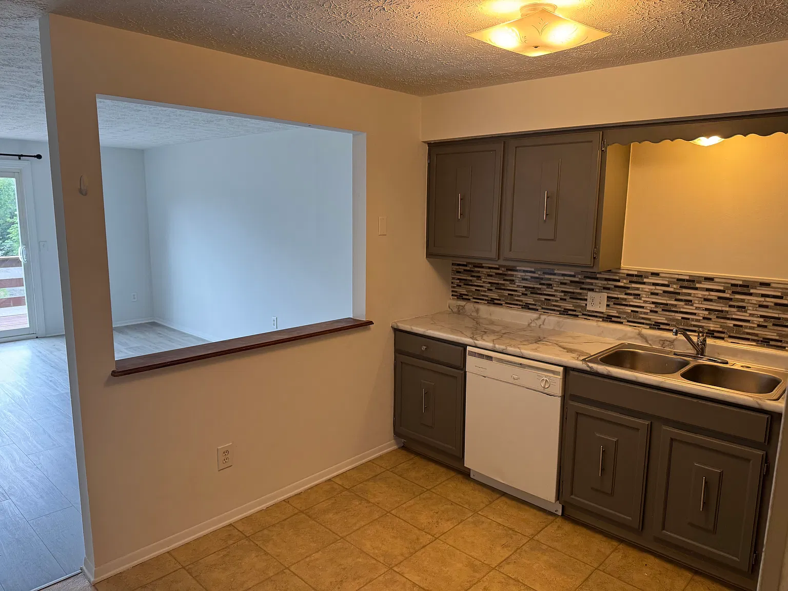 2 bed, 1.5 bath, 1067 sqft, $1,200 — Photo 4