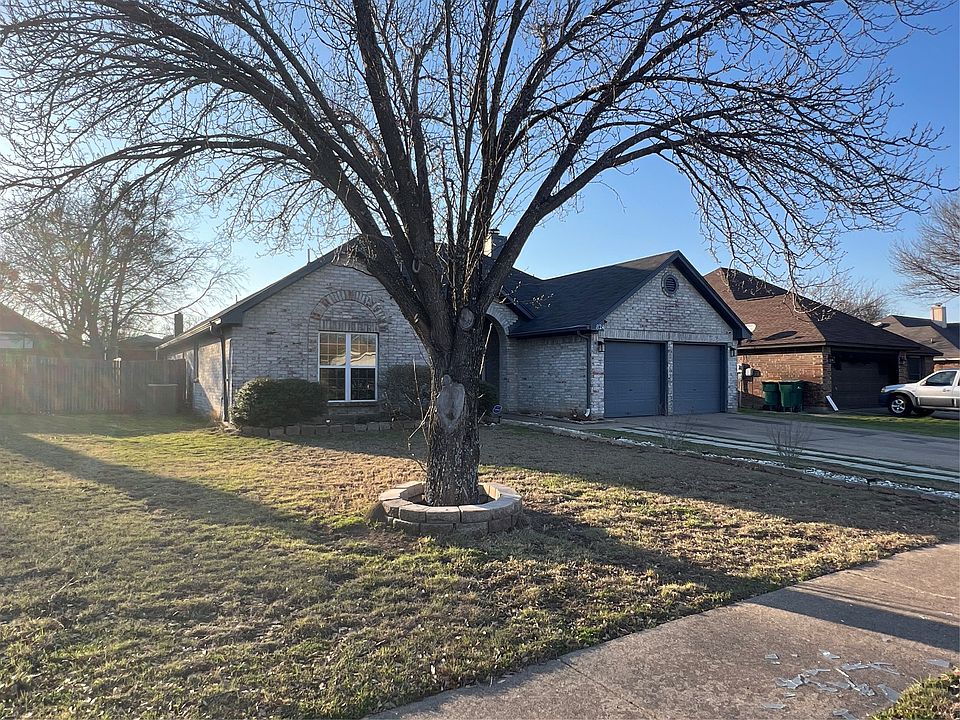1st image of 824 Johnston Ln