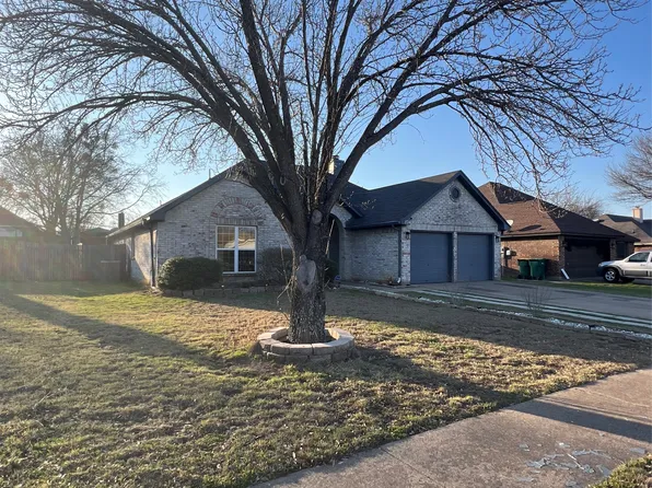 824 Johnston Ln, Cedar Hill, TX 75104