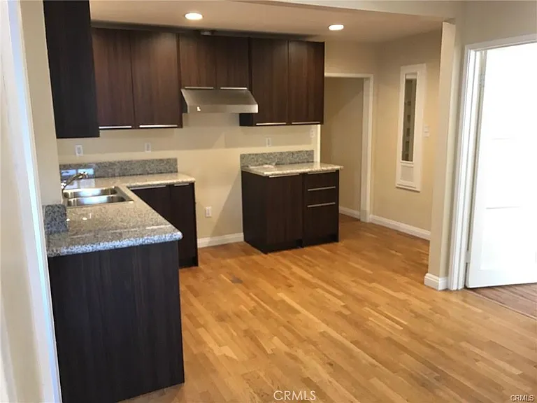 5609 Welland Ave — Photo 12