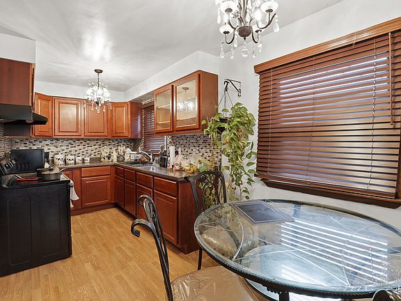 5th image of 3858 E Lakeview Dr
